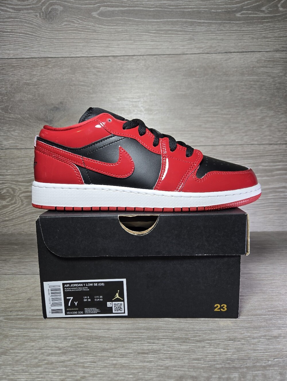 Jordan 1 Low SE GS Black / White / Varsity Red Patent Leather HV4396 006 Size 7y
